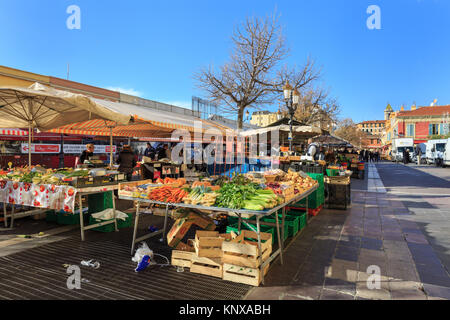 Die täglich Obst, Fisch und Gemüse Markt am Cours Saleya, Altstadt, Nizza, Côte d'Azur, Französische Riviera, Frankreich Stockfoto