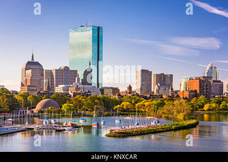 Boston, Massachusetts, USA Skyline der Stadt am Fluss. Stockfoto