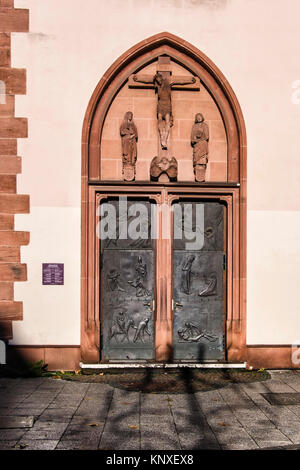 Frankfurt, Deutschland. Liebfrauenkirche, Unserer Lieben Frau im gotischen Stil erbaute katholische Kirche aus dem 14. bis 16. Jahrhunderts heute ein Kloster Kirche für Kapuziner Mönche. Stockfoto