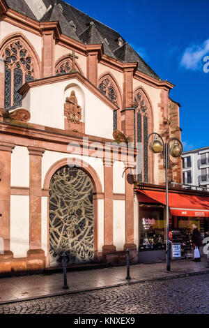 Frankfurt, Deutschland. Liebfrauenkirche, Unserer Lieben Frau im gotischen Stil erbaute katholische Kirche aus dem 14. bis 16. Jahrhunderts heute ein Kloster Kirche für Kapuziner Mönche. Stockfoto