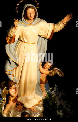 Christlich-religiöse Statue der Madonna. Stockfoto