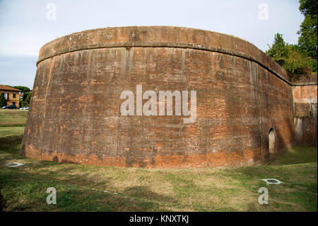 Intakt Renaissance - ära Stadtmauern von Lucca, Toskana, Italien. 31. August 2017 © wojciech Strozyk/Alamy Stock Foto *** Local Caption *** Stockfoto