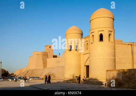 Die ATA-Darvoza Tor (West Gate), Altstadt von Chiwa in Usbekistan Stockfoto