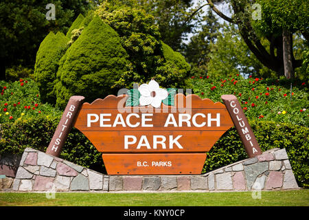 Peace Arch Park ist eine internationale Peace Arch park, bestehend aus historischen State Park im Staat Washington, USA und Peace Arch Provincial P Stockfoto