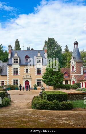 Troussay, Schloss und Gärten, Das kleinste Schloss an der Loire