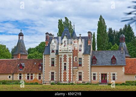 Troussay, Schloss und Gärten, Das kleinste Schloss an der Loire