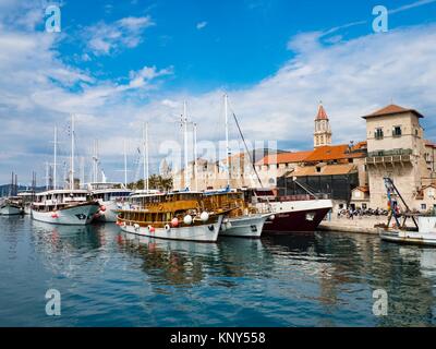 Trogir Kroatien Altstadt Hafen.