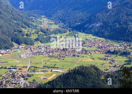 Interlaken-Stadt und Aare-Fluss, aus dem Blick Punkt der Harder Kulm, Interlaken, Schweiz Stockfoto