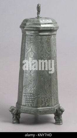 Eine Flache aus dem Metropolitan Museum, katalogisiert als MET sf64-101-1542s4 468678, aus Zinn und stammt aus Deutschland des späten 15. Jahrhunderts. Stockfoto