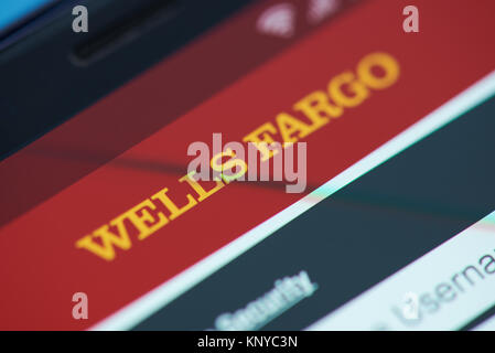 New York, USA - Dezember 12, 2017: Wells Fargo Bank mobile Menü Menü für Anwendungen der Bildschirm des Smartphones. Mit Wells Fargo mobile Menü Stockfoto