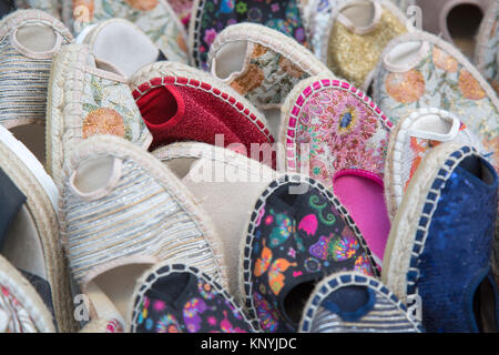 Espadrilles Schuh Hintergrund, Bayonne, Baskenland, Frankreich Stockfoto