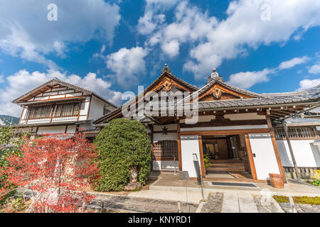 Honden (Große Halle) von KOGEN-ji-Tempel sub-Tempel von Tenryu-ji. Im 17. Jahrhundert in Kyakuden Stil gebaut. In Arashiyama, Kyoto, Japan. Stockfoto