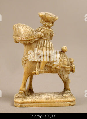 Historischer niederländischer Schachritter aus Elefantenelfenbein, der Handwerkskunst und Schachset-Design aus dem 16. Jahrhundert hervorhebt. Stockfoto