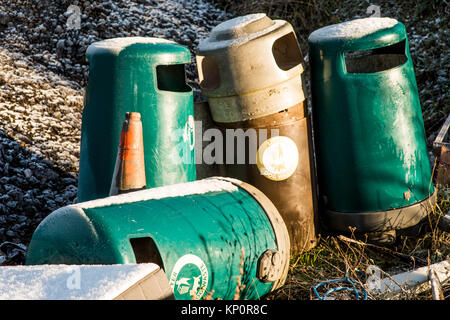 Die gedumpten Rat Straße Abfallbehälter Stockfoto
