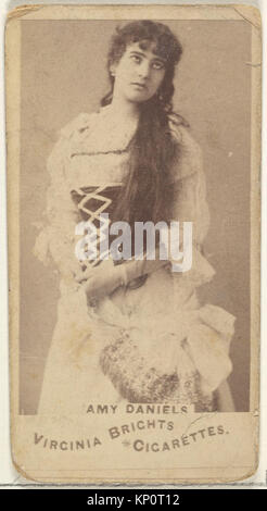 Eine Zigarettenkarte zum Sammeln mit Amy Daniels, Teil der Schauspielerserie von Virginia Brights aus dem frühen 20. Jahrhundert, zeigt Porträt- und Kostümdetails. Stockfoto