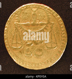 Diese Münze MET wb-99.35.6552 stellt das astrologische Zeichen Libra dar und zeigt Design, Inschriften und Reliefs, die für ihre Zeit charakteristisch sind. Stockfoto