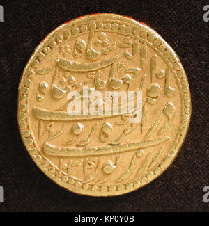 Diese Münze MET wb-99.35.6552b zeigt das astrologische Zeichen Libra, das Prägearbeiten, Reliefarbeiten und historische Designelemente veranschaulicht. Stockfoto