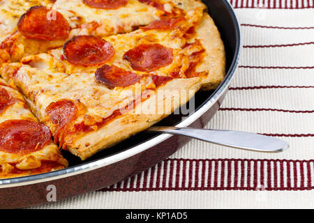 heiße Pfanne gebackene pizza Stockfoto