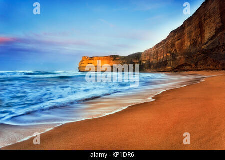 Castle Rock Lookout an der Great Ocean Road der zwölf Apostel marine Park Blick aus Meer von Gibson Schritte Sandstrand bei Sonnenaufgang. Stockfoto