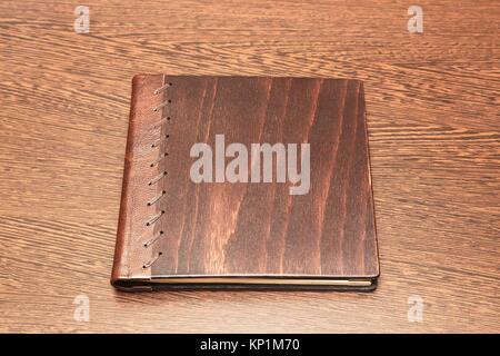 Hinweis Buch mit harten Holz- abdeckung Stockfoto