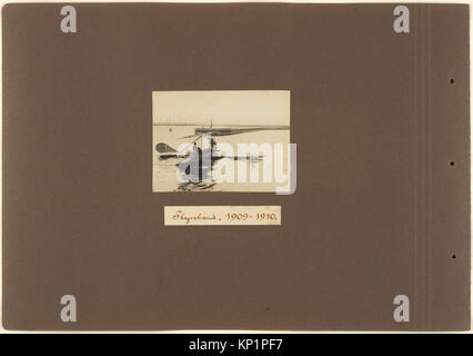 Flyvebaad, 1909/10. MET DP 213328 285805 [Jacob Christian Hansen Ellehammer der Experimente in der Frühen Luftfahrt (1905-1919)], 1905?19, Gelatine Silber Drucke von Glasnegative, 9 13/16? 14 1/8? 11/16 in. (25? 35,8? 1,7 cm). Das Metropolitan Museum of Art, New York. Gilman Collection, Kauf, Alfred Stieglitz Gesellschaft Geschenke, 2005 (2005.100.662 (1?18)) Stockfoto