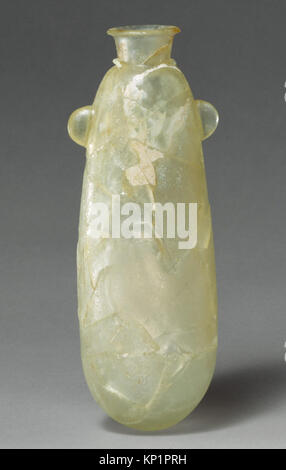 Glas Alabastron aus der MET-Kollektion, historisch als Parfümebottle verwendet. Es veranschaulicht alte Techniken der Glasherstellung und des Gefäßdesigns. Stockfoto