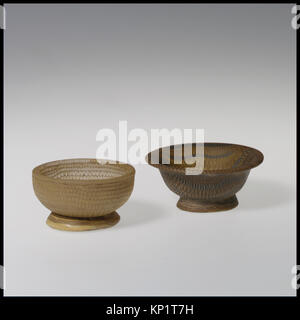 Glas Netzwerk Mosaik Schale mit Base Ring MET DP 104775 249795 Stockfoto