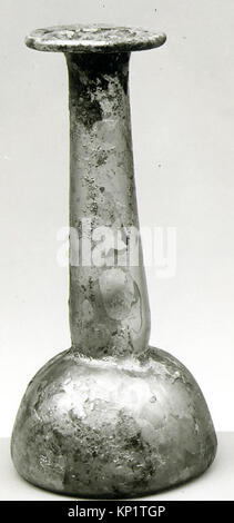 Antike römische, frei geblasene Glasparfümflasche mit einer Größe von 3/4 Zoll, für duftende Flüssigkeiten. Stockfoto