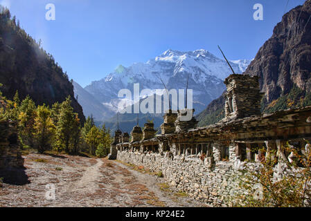 Blick auf Annapurna II und Lamjung Himal, Oberer Mustang, Nepal Annapurna Circuit, Stockfoto