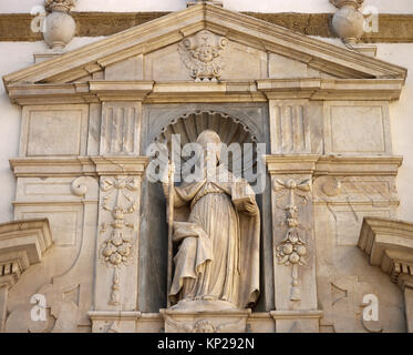 Skulptur von st. Augustinus (354-430). Doktor der Kirche. Fassade der Kirche von Saint Agustine. Cadiz, Andalusien. Spanien. Stockfoto