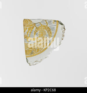Römisches Glasschälenfragment aus dem 3. Bis 4. Jahrhundert n. Chr. mit Blattgold und bemalter Dekoration, 4,4 x 5,7 cm groß, Teil der Sammlung des Metropolitan Museum of Art. Stockfoto