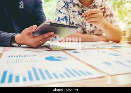 Start Business Team Meeting arbeiten an digitalen Tablet neue Business Projekt Stockfoto