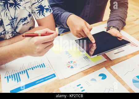 Start Business Team Kollegen treffen Planung Strategie Analyse diskutieren neue Plan New business Projekt Stockfoto