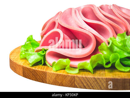 Frühstück Mittagessen türkische Wurst. Scheiben Rindfleisch Fleisch in Form von Mortadella auf Salat. Auf weissem Hintergrund Stockfoto