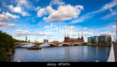 Historische Aufnahme der stillgelegten Kohlekraftwerk Battersea Power Station, am Südufer der Themse in South West London, England befindet und Stockfoto