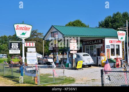 PARIS SPRINGS, USA - 19. JULI 2017: Gay Parita Sinclair Gas Station, eine Route 66 Legende. Eigentümer: Gary Turner. Dies ist eine Nachbildung eines ca. 1930 Gas s Stockfoto