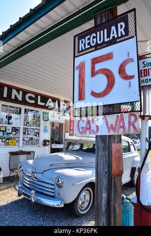 PARIS SPRINGS, USA - 19. JULI 2017: Gay Parita Sinclair Gas Station, eine Route 66 Legende. Eigentümer: Gary Turner. Dies ist eine Nachbildung eines ca. 1930 Gas s Stockfoto