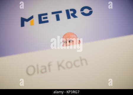 Düsseldorf, Deutschland. 13 Dez, 2017. Olaf Koch, Vorstandsvorsitzender der METRO AG, spricht auf der Bilanzpressekonferenz der METRO AG, Düsseldorf, Deutschland, 13. Dezember 2017. Credit: Rolf Vennenbernd/dpa/Alamy leben Nachrichten Stockfoto