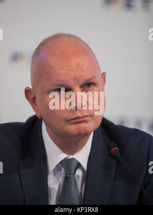 Düsseldorf, Deutschland. 13 Dez, 2017. Olaf Koch, Vorstandsvorsitzender der METRO AG, spricht auf der Bilanzpressekonferenz der METRO AG, Düsseldorf, Deutschland, 13. Dezember 2017. Credit: Rolf Vennenbernd/dpa/Alamy leben Nachrichten Stockfoto