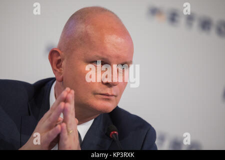 Düsseldorf, Deutschland. 13 Dez, 2017. Olaf Koch, Vorstandsvorsitzender der METRO AG, spricht auf der Bilanzpressekonferenz der METRO AG, Düsseldorf, Deutschland, 13. Dezember 2017. Credit: Rolf Vennenbernd/dpa/Alamy leben Nachrichten Stockfoto