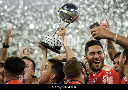 Argentinische Spieler feiern ihren Titel in der 2017 South American Cup Entscheidung im Maracana-stadion gewinnen, nördlich der Stadt Rio de Janeiro, am Mittwoch Abend (13). (Foto: JAYSON BRAGA/BRASILIEN FOTO DRÜCKEN) Stockfoto