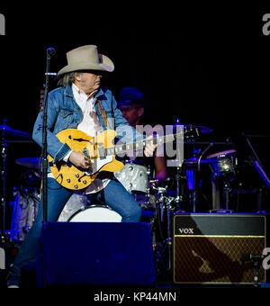 Las Vegas, NV, USA. 13 Dez, 2017. *** Haus AB *** Dwight Yokam führt im Chelsea im Cosmopolitan von Las Vegas in Las Vegas, NV am 13. Dezember 2017. Credit: Erik Kabik Fotografie/Medien Punch/Alamy leben Nachrichten Stockfoto