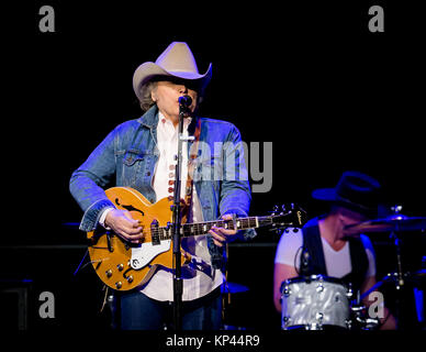 Las Vegas, NV, USA. 13 Dez, 2017. *** Haus AB *** Dwight Yokam führt im Chelsea im Cosmopolitan von Las Vegas in Las Vegas, NV am 13. Dezember 2017. Credit: Erik Kabik Fotografie/Medien Punch/Alamy leben Nachrichten Stockfoto