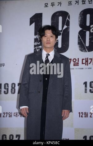 Regisseur Jang Joon-hwan nahmen an der Presse Premiere von ¡° ¡± 1987 mit Hauptrollen Ha Jung-woo, Kim Yoon-seok, Kim Tae-ri, Hee-soon Park, Lee Hee-joon und Yu Hae-jin etc. Heute. in Seoul, Korea am 13. Dezember 2017. (China und Korea Rechte) Stockfoto