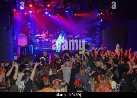 London, Großbritannien. 13 Dez, 2017. Ho 99 o9 live auf der Bühne im Electric Ballroom, Camden, London. Foto Datum: Mittwoch, 13. Dezember 2017. Credit: Roger Garfield/Alamy leben Nachrichten Stockfoto