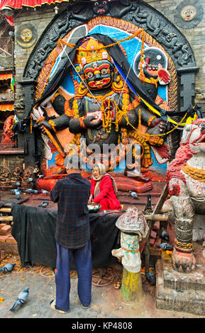 Hinduistische Gottheit Kala Bhairav, Hanuman Dhoka Durbar Square, Kathmandu, Nepal Stockfoto