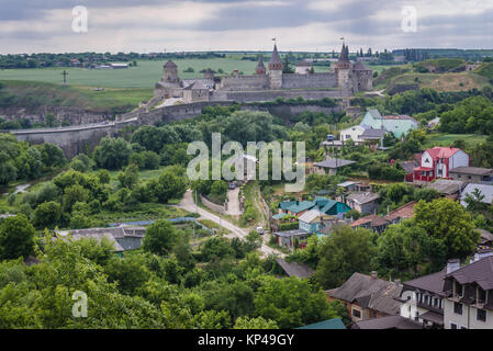 Luftaufnahme von Schloss über Smotrych River Canyon in Kamjanez-podilskyj Stadt in Gesundheit Oblast der westlichen Ukraine Stockfoto