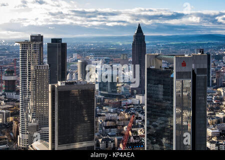 Frankfurt, Deutschland. Luftaufnahme vom Main Tower der Helaba. Westend Tower, PWC Hochhaus, FBC Tower, Messeturm, Sparkasse skyscraper Stockfoto