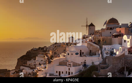 Santorini Vulkankrater wie gesehen von Fira, der Hauptstadt von Santorin, Griechenland Stockfoto