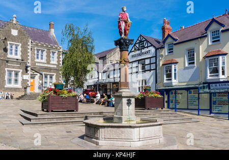 North Wales conway North Wales Conwy in Wales cymru Conway Marktplatz mit Prinz Llewlyn statue Conwy Gwynedd in Nordwales go De eu Europa Stockfoto